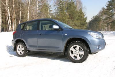 ������� ����: RAV4 � Grand Vitara